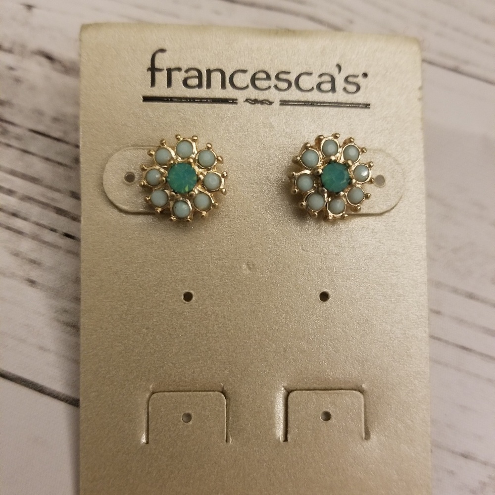 Mint floral post stud earrings! NWT